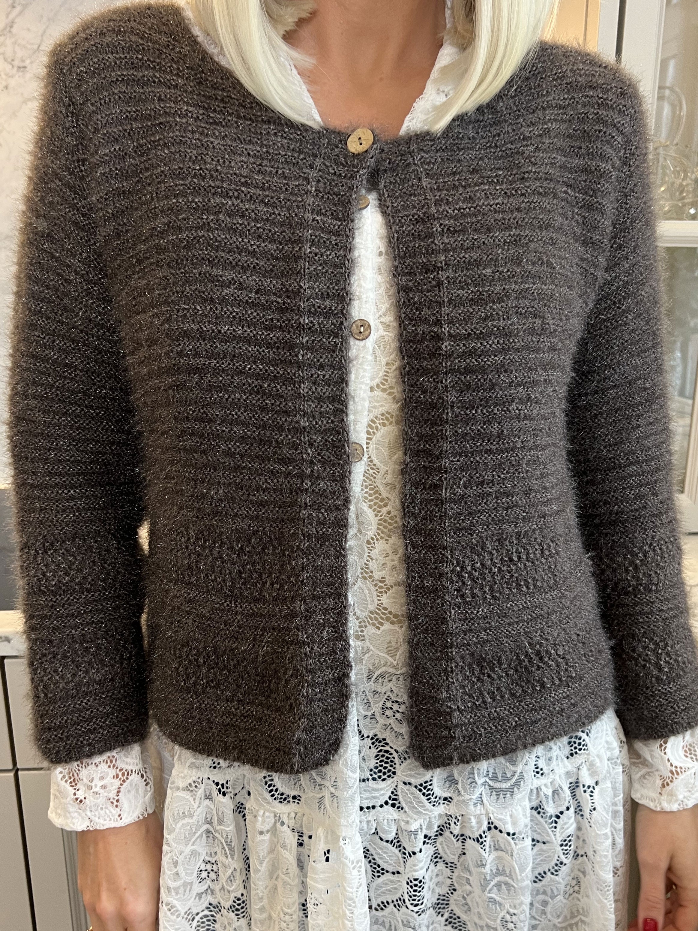 Melly - Mjuk kofta med en knapp